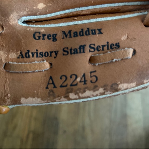 Wilson Greg Maddox 10 3/4 Baseball Mitt - Picture 5 of 8